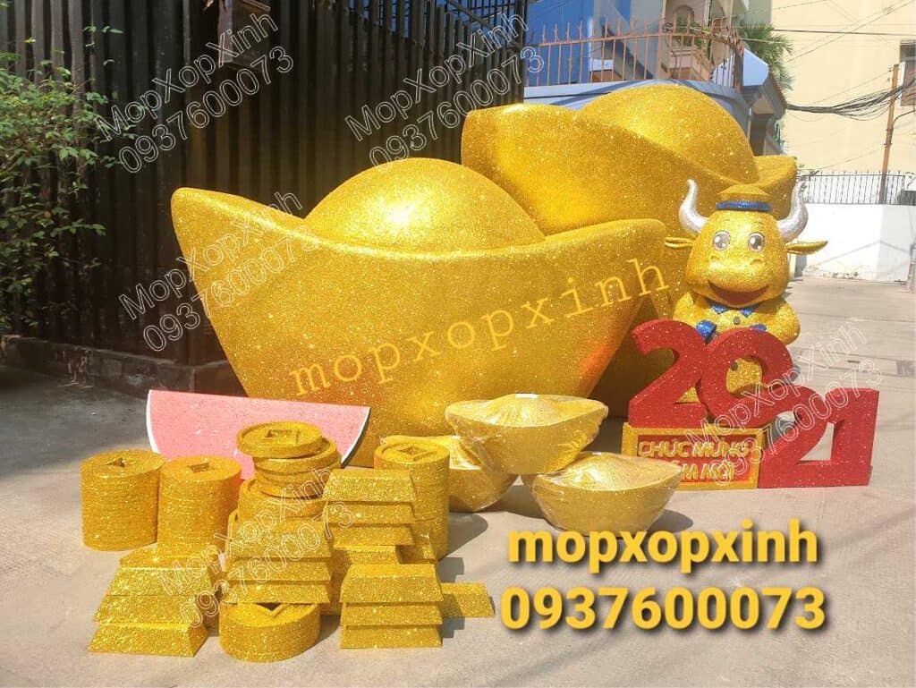 mô hình đồng tiền, thỏi vàng trang trí tết